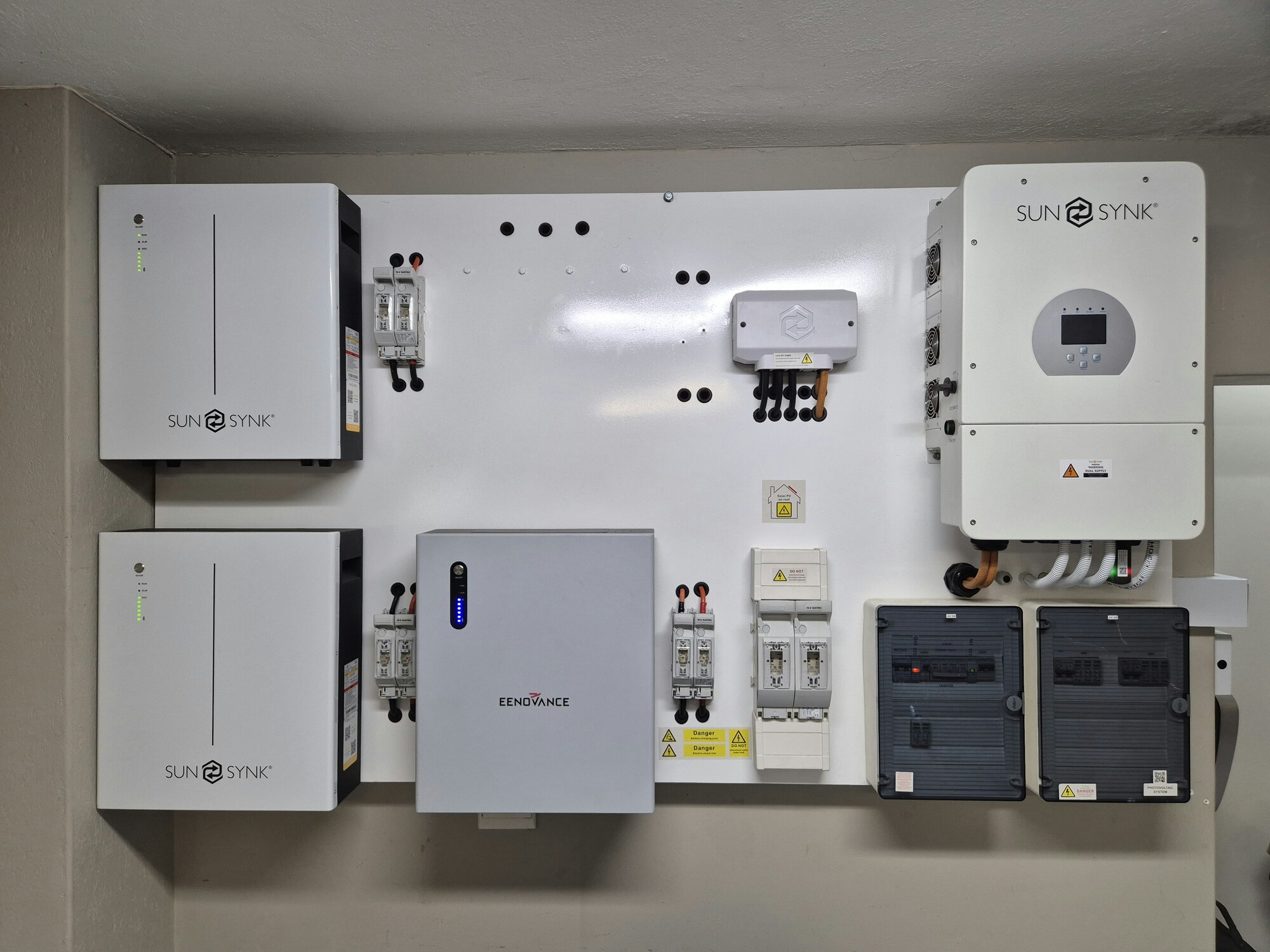 Hybrid Inverter and Battery